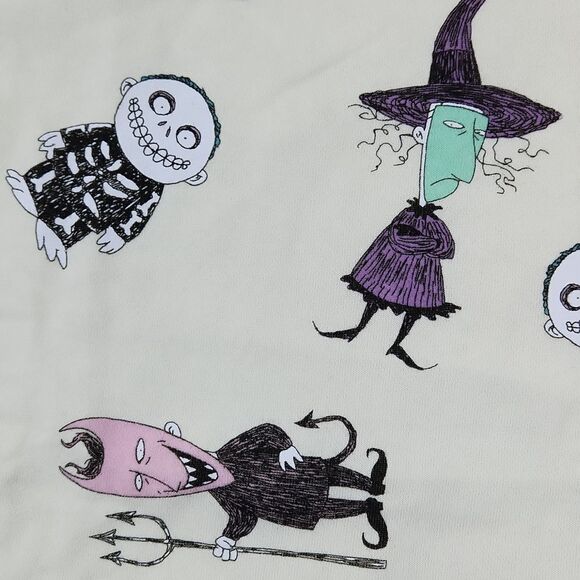 🔸️NWT Nightmare Before Christmas Lock, Stock, & Barrel Sweatshirt Small - Picture 6 of 9